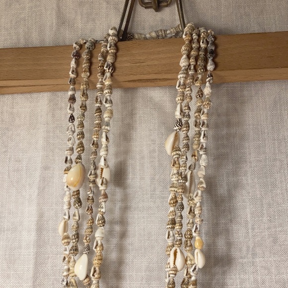 Vintage 4 Strand Sea Shell Necklace - Picture 5 of 7